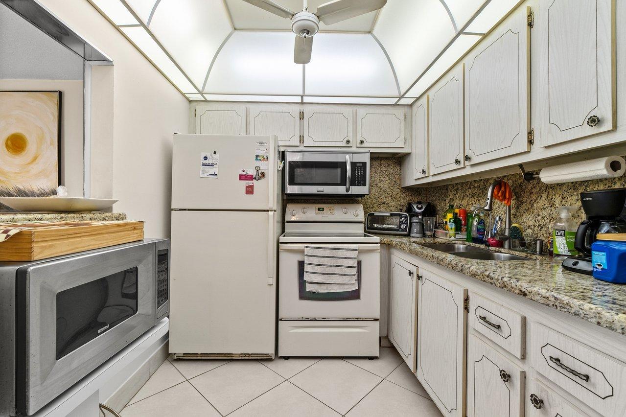 45 Mansfield B Boca Raton, FL 33434 - Photo 7 of 20 7