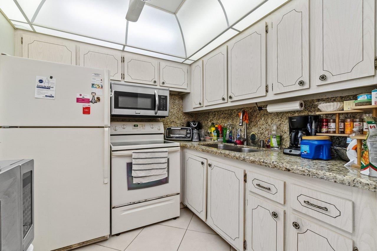 45 Mansfield B Boca Raton, FL 33434 - Photo 8 of 20 8