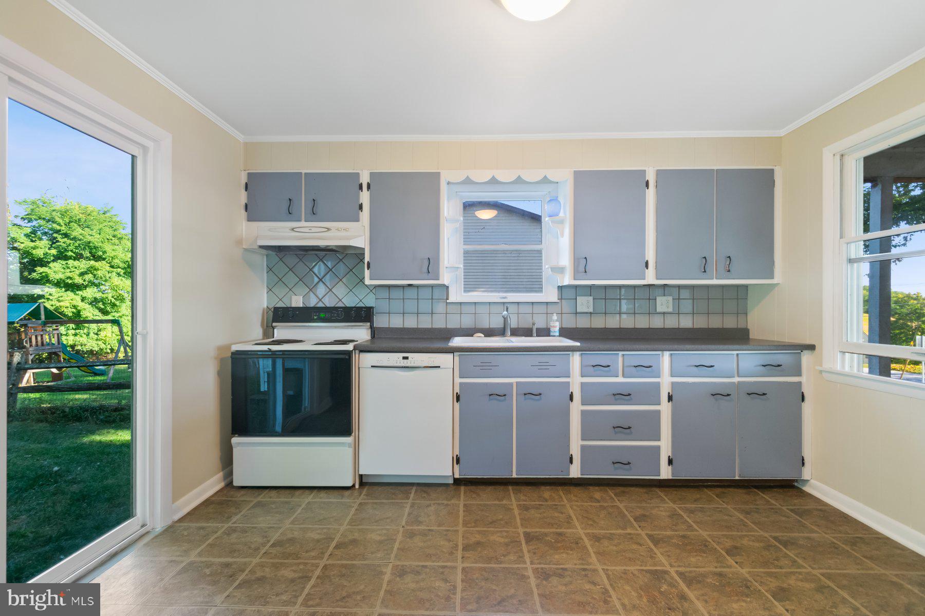 640 Jasontown Road Westminster, MD 21158 - Photo 11 of 38 Kitchen