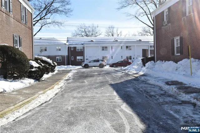 a view of livingroom with furniture