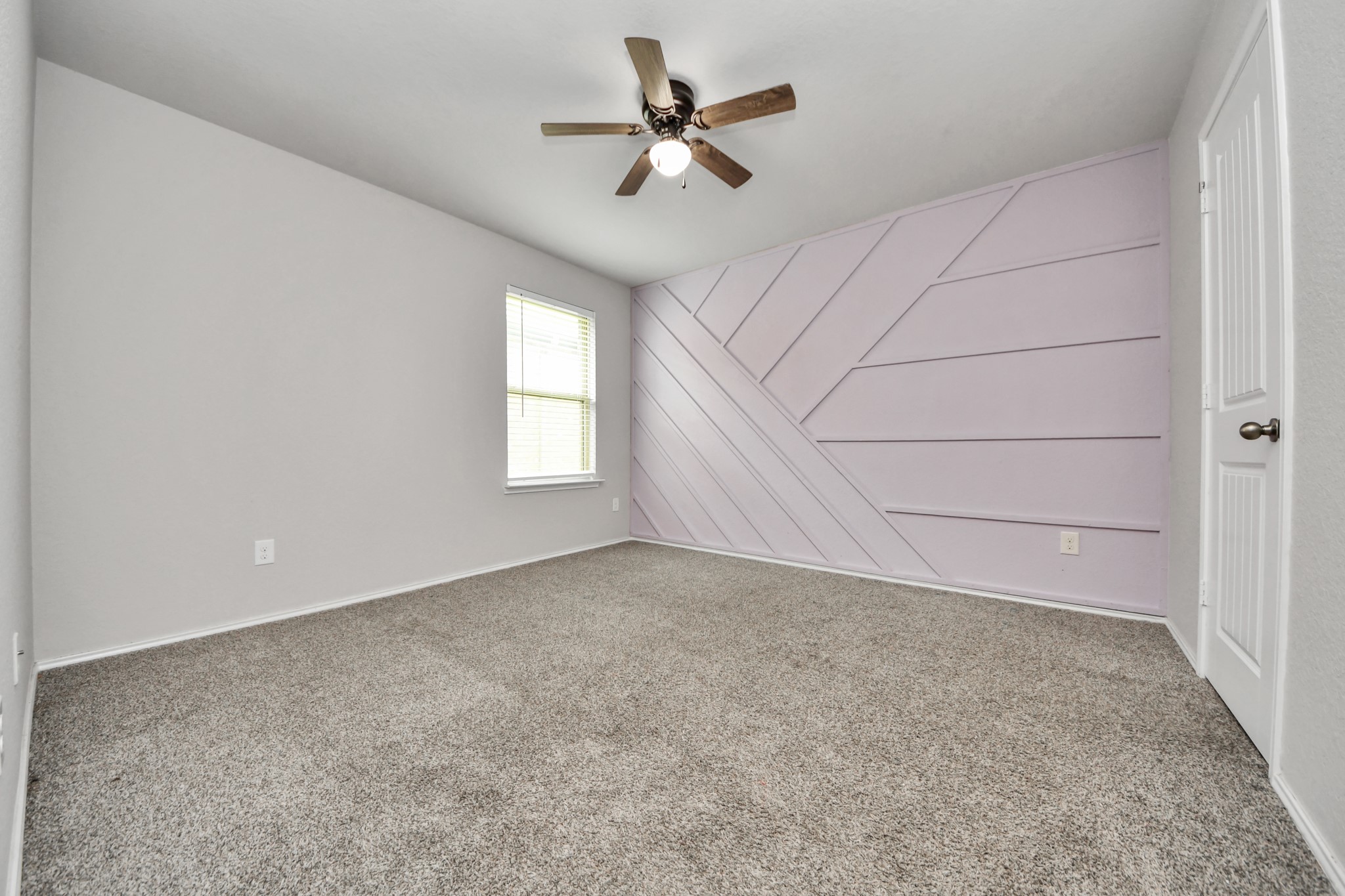 8302 Rose Petals Lane Rosharon, TX 77583 - Photo 24 of 42 Accent wall bedroom detail