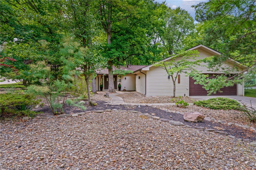 17690 Falling Leaves Road Strongsville, OH 44136 - Photo 2 of 50