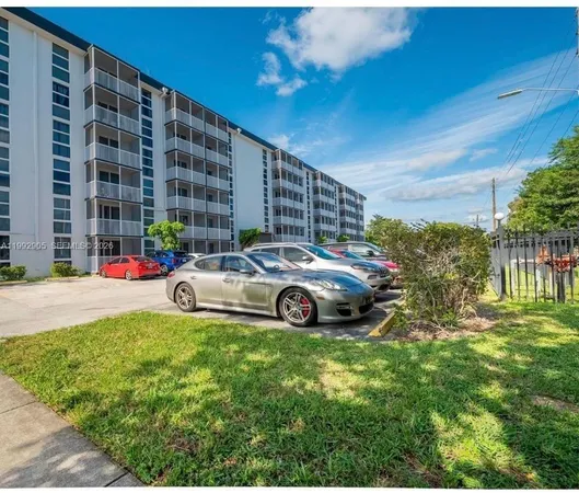 $225,000 | 16851 Northeast 23rd Avenue, Unit B604, North Miami Beach, FL 33160
