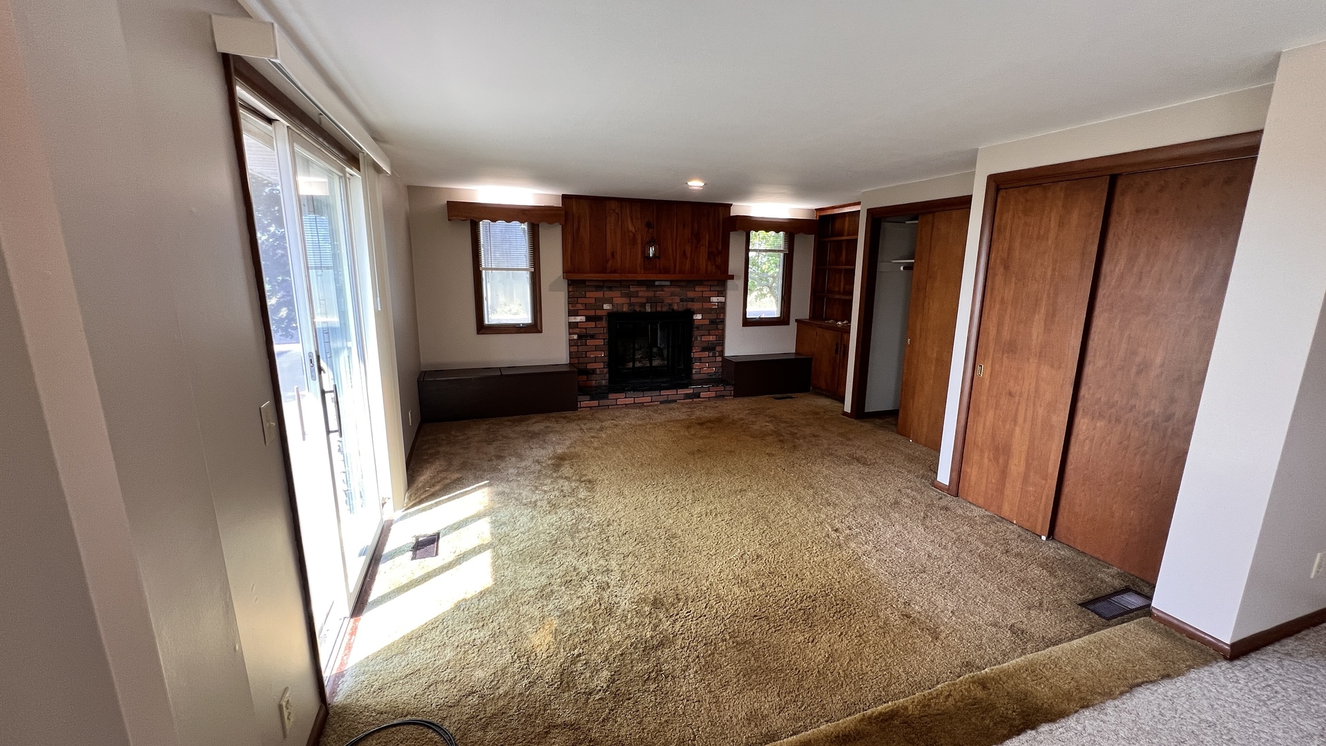 23160 Carroll Road Morrison, IL 61270 - Photo 25 of 44 an entryway of livingroom with furniture and a window