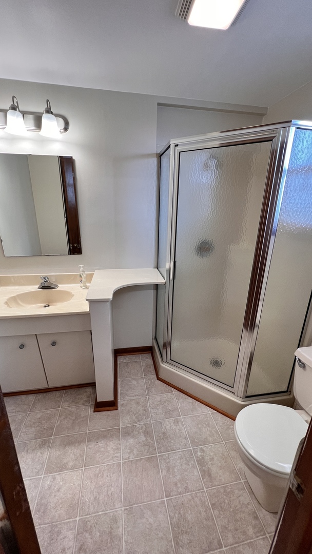 23160 Carroll Road Morrison, IL 61270 - Photo 28 of 44 a bathroom with a tub sink toilet and mirror