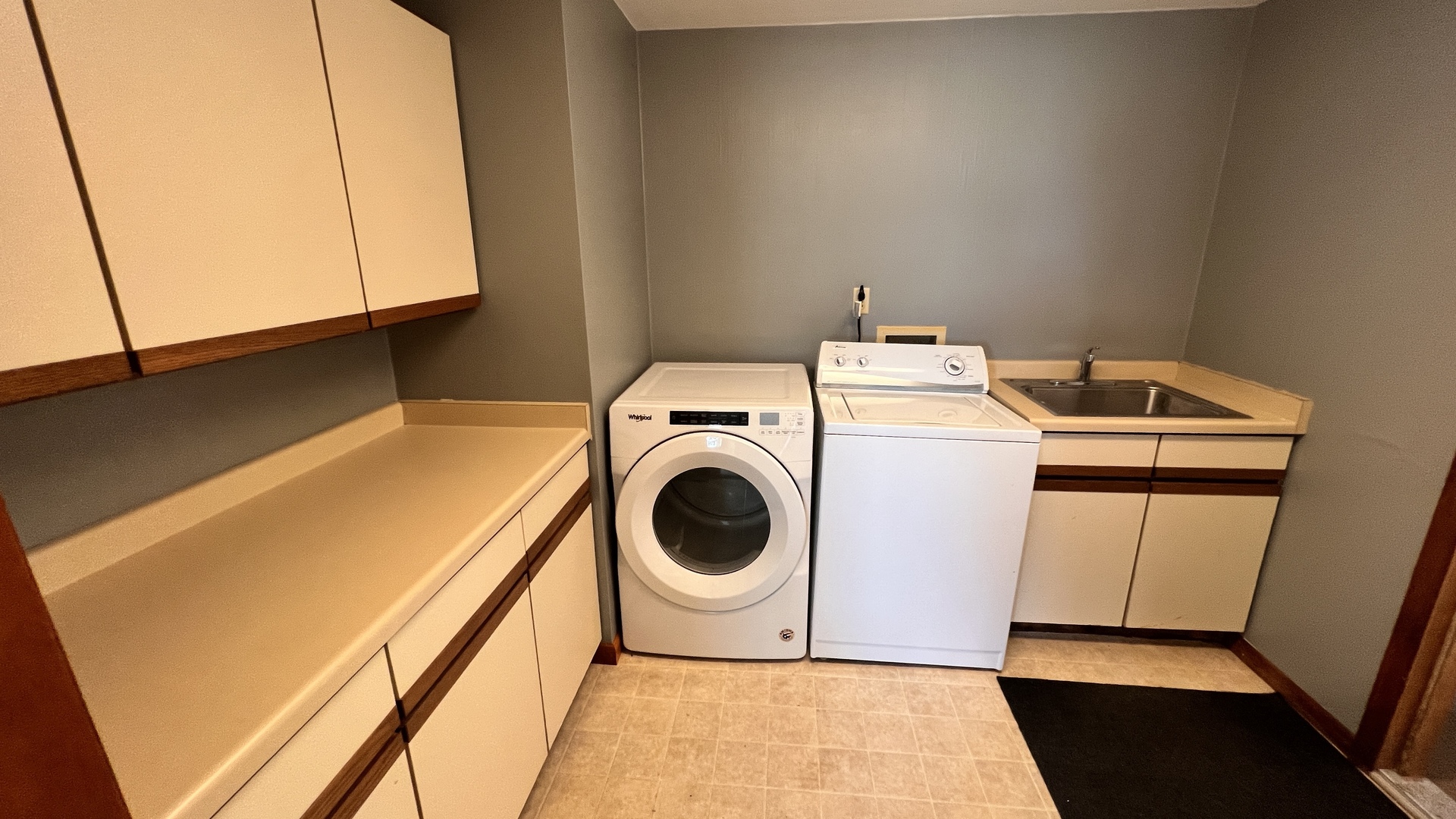 23160 Carroll Road Morrison, IL 61270 - Photo 39 of 44 a utility room with dryer and washer