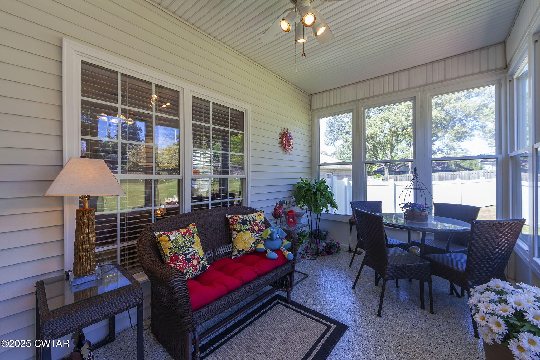 188 Quail Ridge Jackson, TN 38305 - Photo 21 of 29 a living room with furniture and a large window