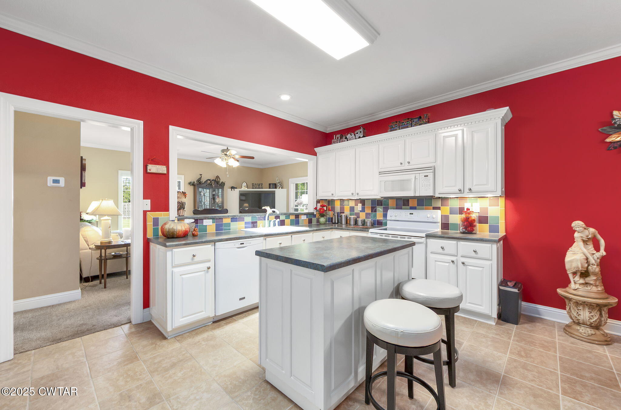 188 Quail Ridge Jackson, TN 38305 - Photo 7 of 29 a kitchen with granite countertop counter top space appliances and a center island