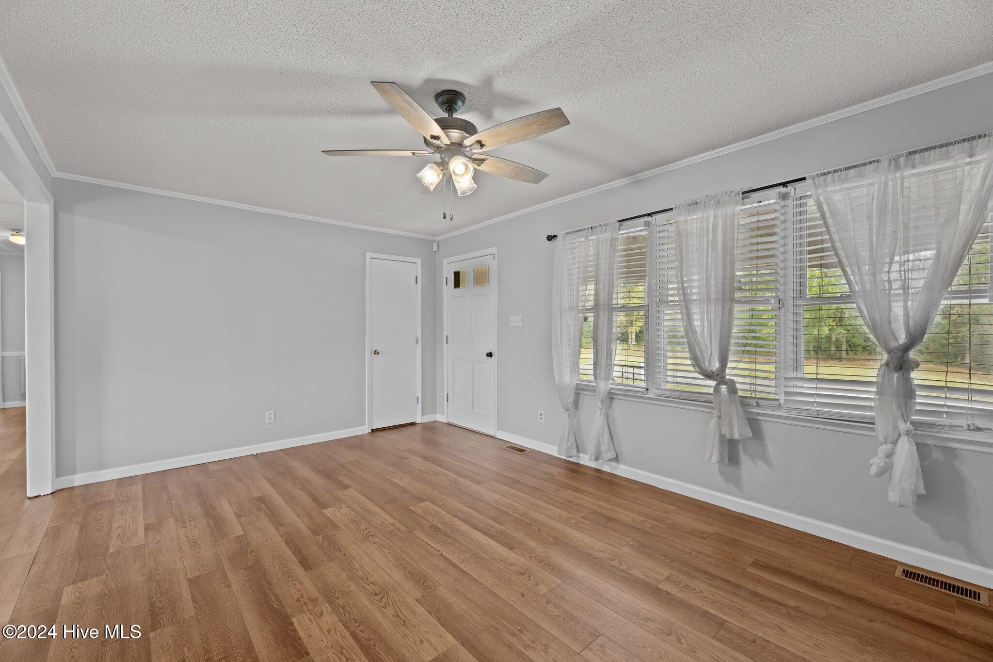 133 Mill Road Vanceboro, NC 28586 - Photo 3 of 44 Living Room