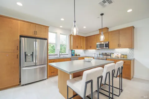 $865,000 | 1201 Del Rancho Way, Petaluma, CA 94954