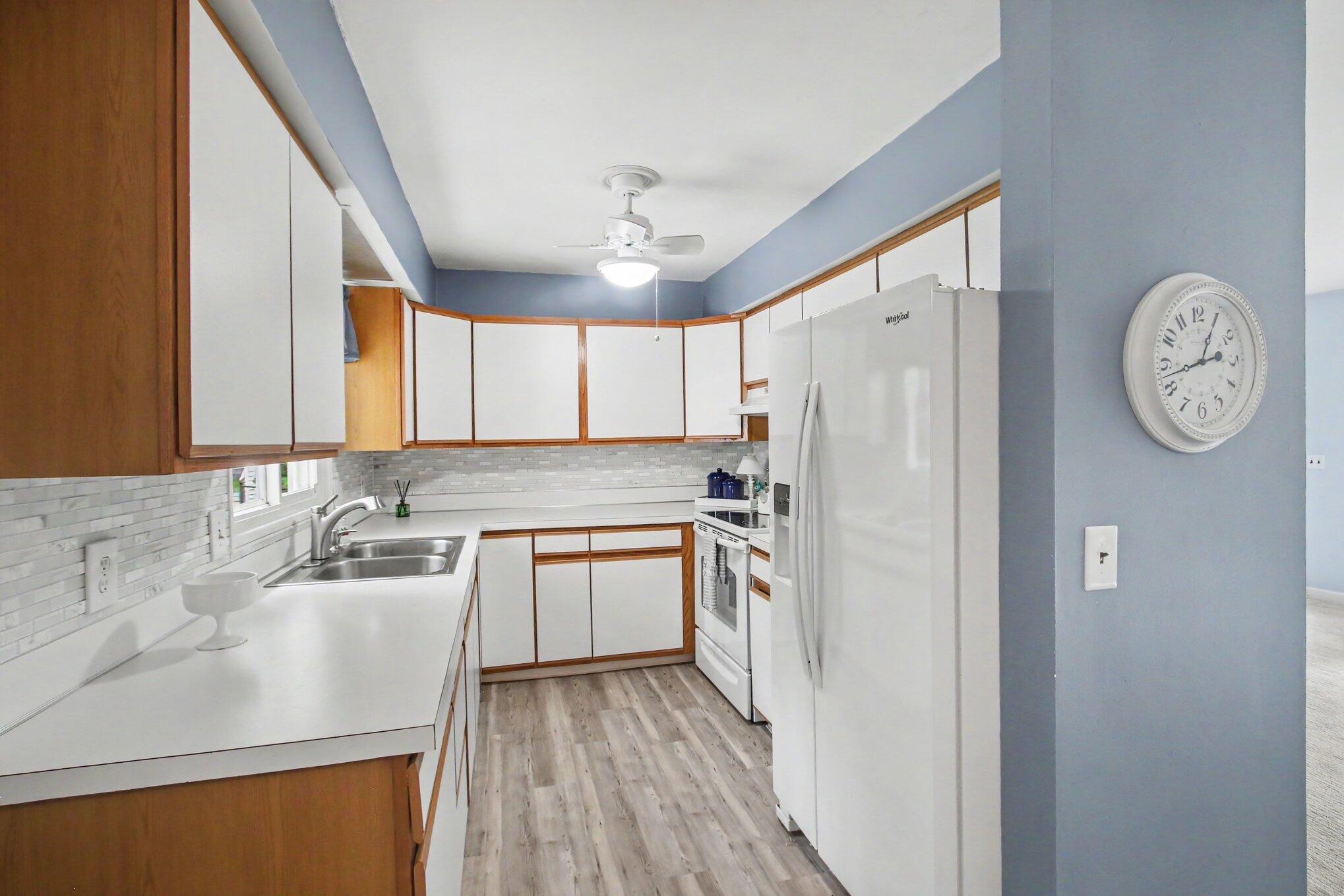 850 West Michillinda Road Muskegon, MI 49445 - Photo 8 of 18 Kitchen