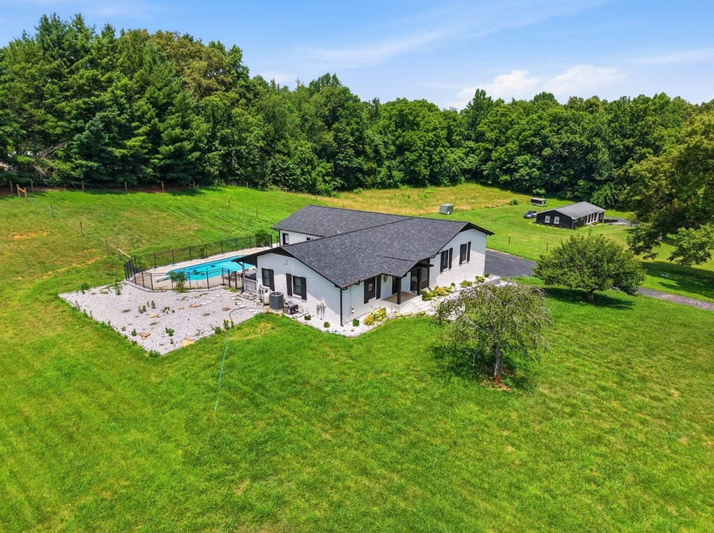 237 Southfork Road Sparta, TN 38583 - Photo 4 of 47