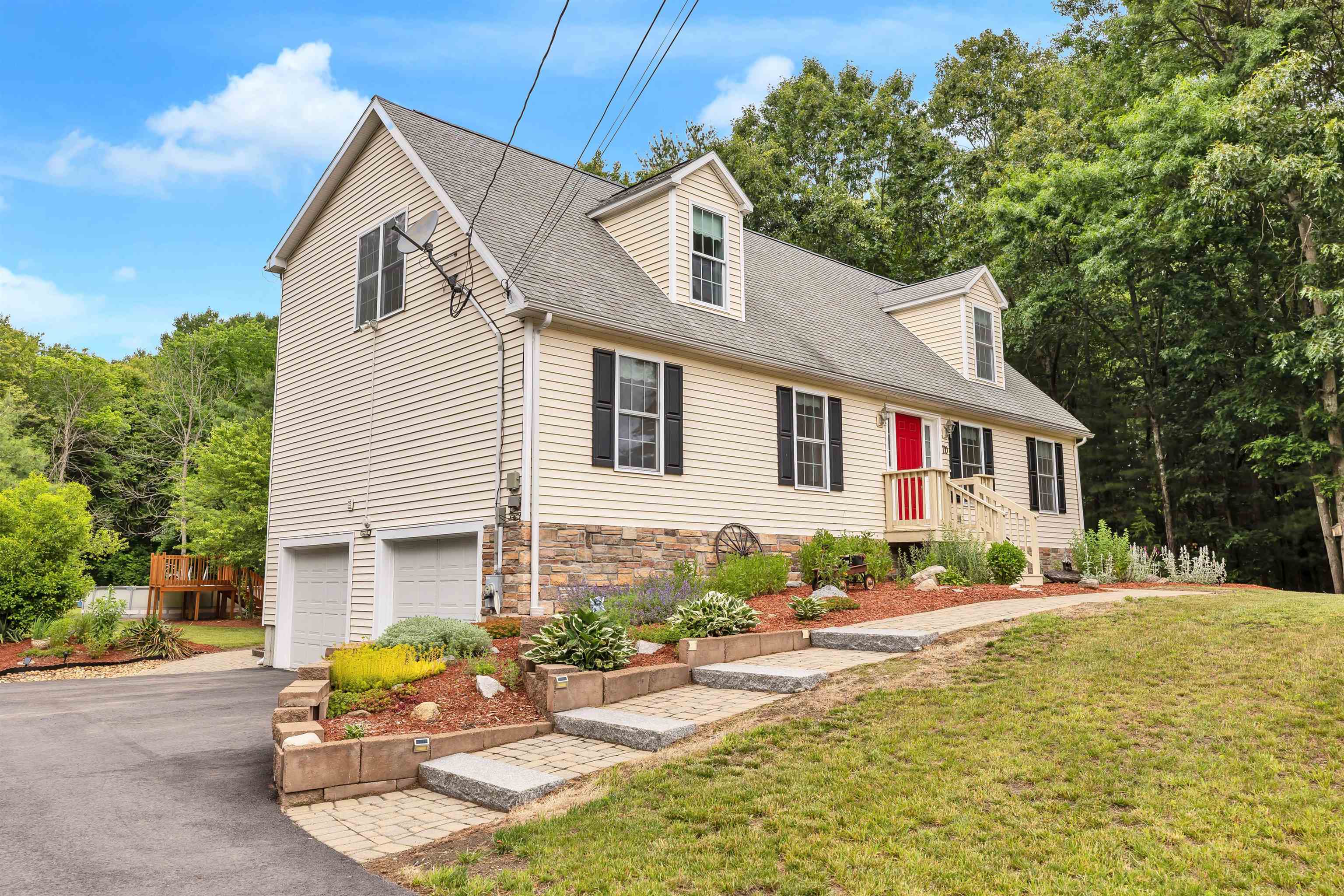 70 Marsh Road Pelham, NH 03076 - Photo 2 of 35 Gallery Image 2