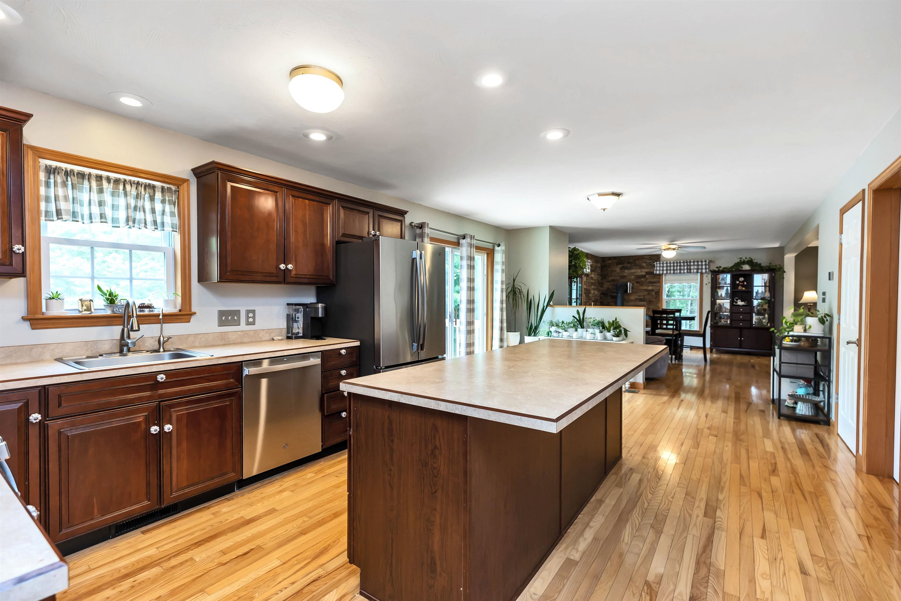 70 Marsh Road Pelham, NH 03076 - Photo 8 of 35 Gallery Image 8