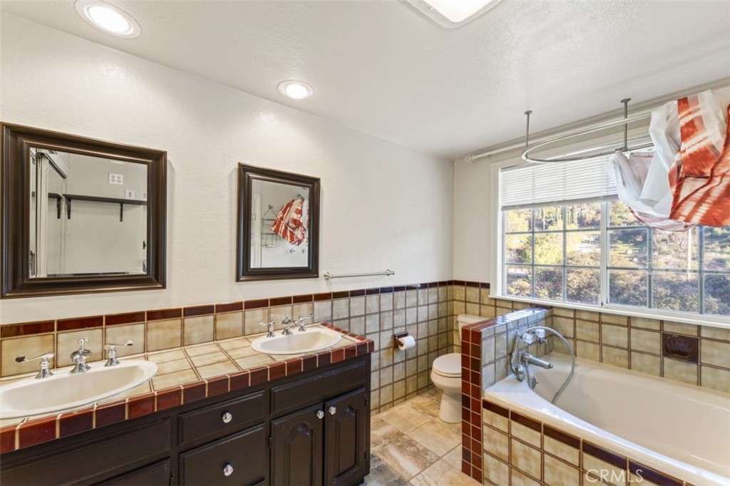 7223 Tranquil Place Tujunga, CA 91042 - Photo 19 of 40 a bathroom with a bathtub double vanity sink and mirror