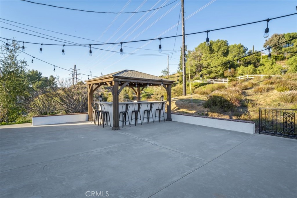 7223 Tranquil Place Tujunga, CA 91042 - Photo 34 of 40 a view of a garage