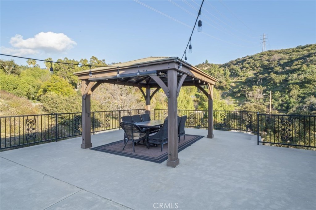 7223 Tranquil Place Tujunga, CA 91042 - Photo 35 of 40 a view of outdoor space with seating