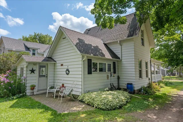 $238,400 | 385 1st Avenue West, Clear Lake, WI 54005