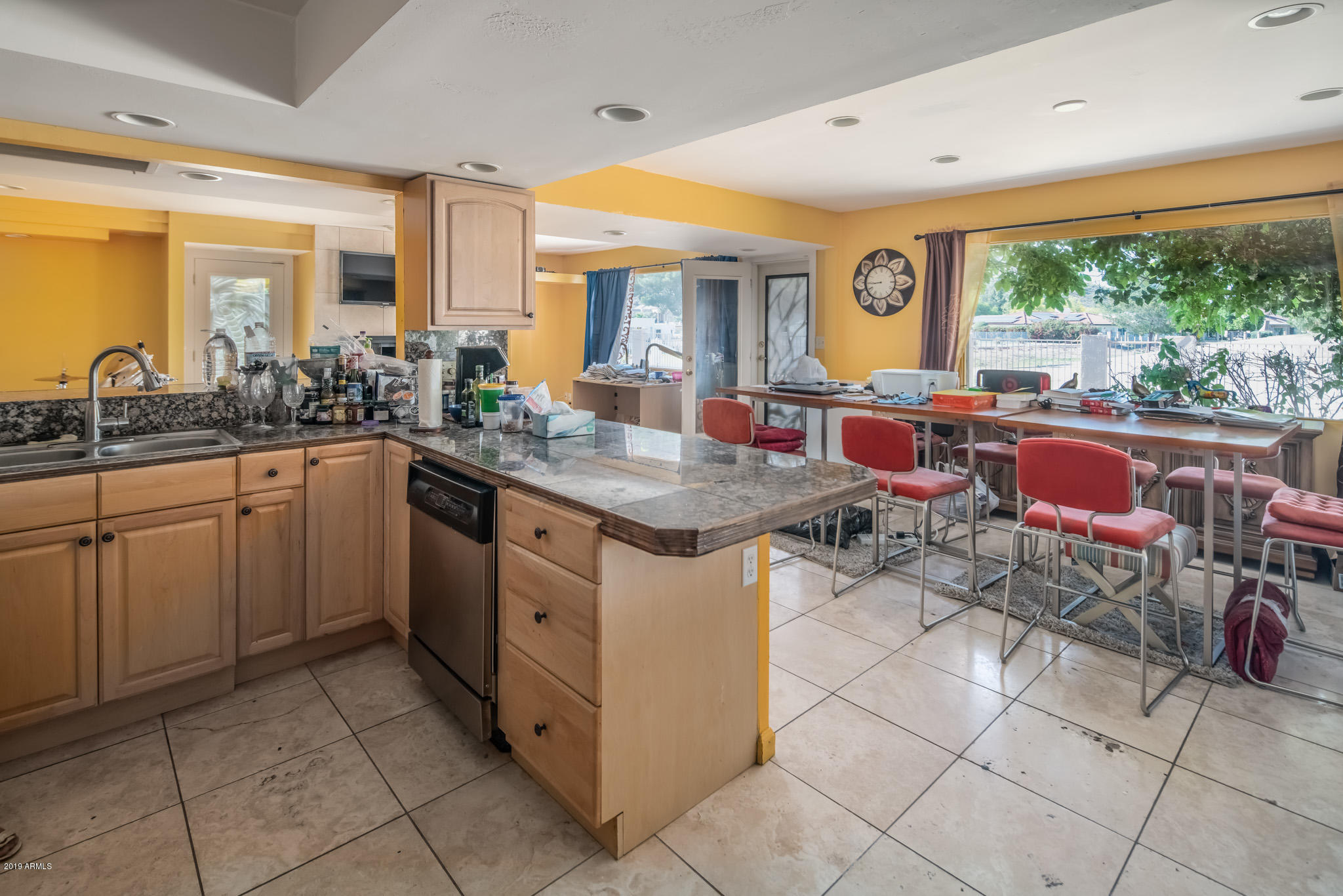 736 West Thunderbird Road Phoenix, AZ 85023 - Photo 15 of 25 Kitchen and Dining Room