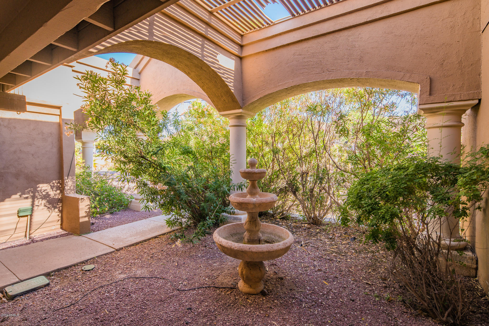 736 West Thunderbird Road Phoenix, AZ 85023 - Photo 3 of 25 Front Courtyard