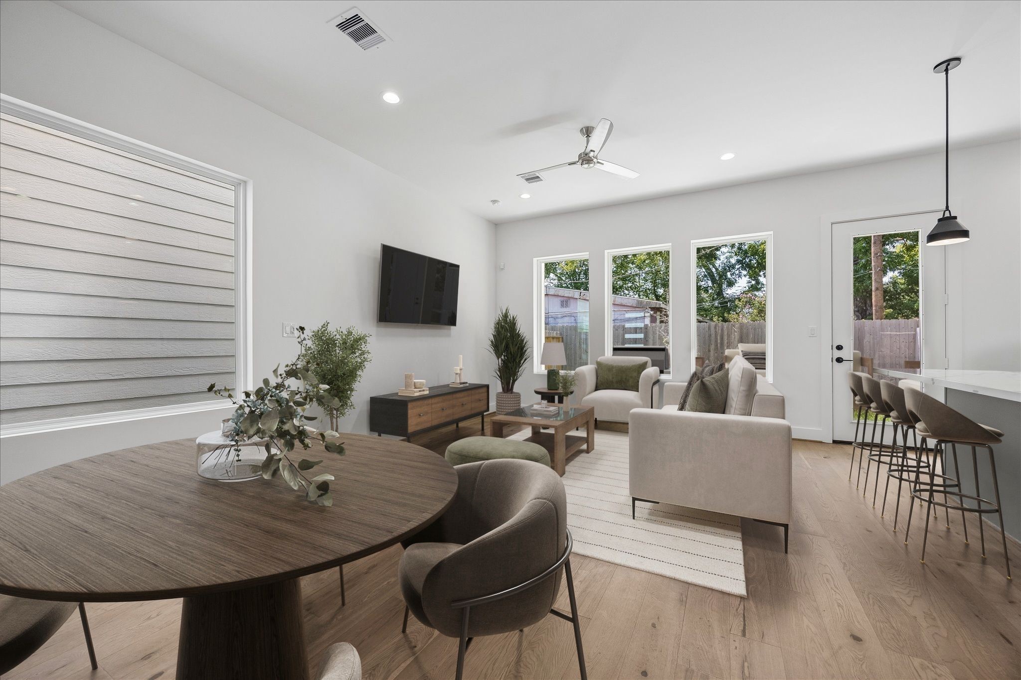 1826 West Tidwell Road Houston, TX 77091 - Photo 4 of 30 Gallery Image 4