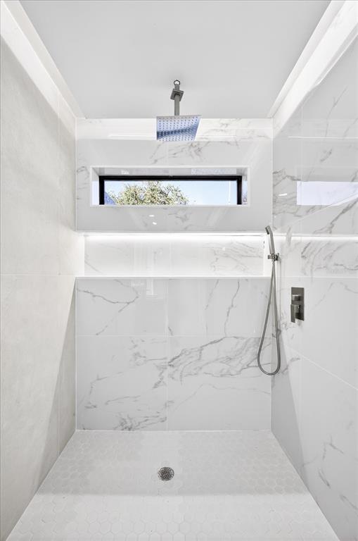 8078 Pagoda Drive Spring Hill, FL 34606 - Photo 28 of 54 a bathroom with a bath tub