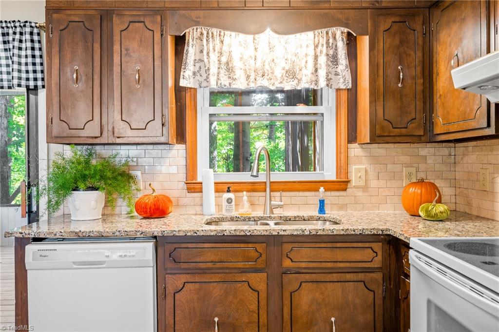 970 Helmstetler Road Lexington, NC 27295 - Photo 9 of 34