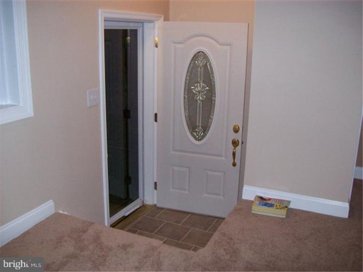11760 Brandon Road Philadelphia, PA 19154 - Photo 3 of 13 Foyer
