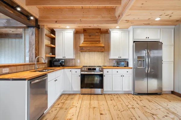 $1,100,000 | 17 Hopkins Lane, Verona Island, ME 04416