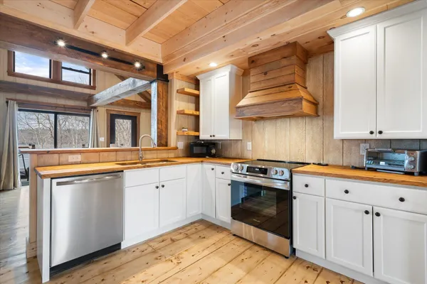 $1,100,000 | 17 Hopkins Lane, Verona Island, ME 04416