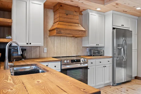 $1,100,000 | 17 Hopkins Lane, Verona Island, ME 04416