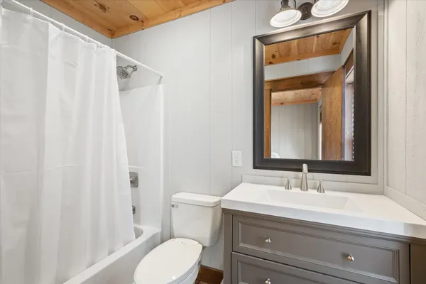 $1,100,000 | 17 Hopkins Lane, Verona Island, ME 04416