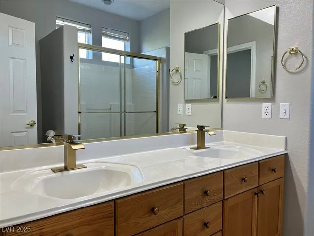 $2,135 | 231 Spectacular Street, Henderson, NV 89052