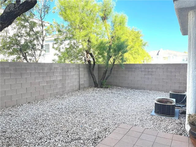 $2,135 | 231 Spectacular Street, Henderson, NV 89052