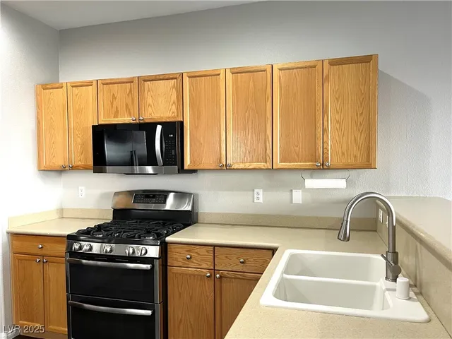 $2,135 | 231 Spectacular Street, Henderson, NV 89052