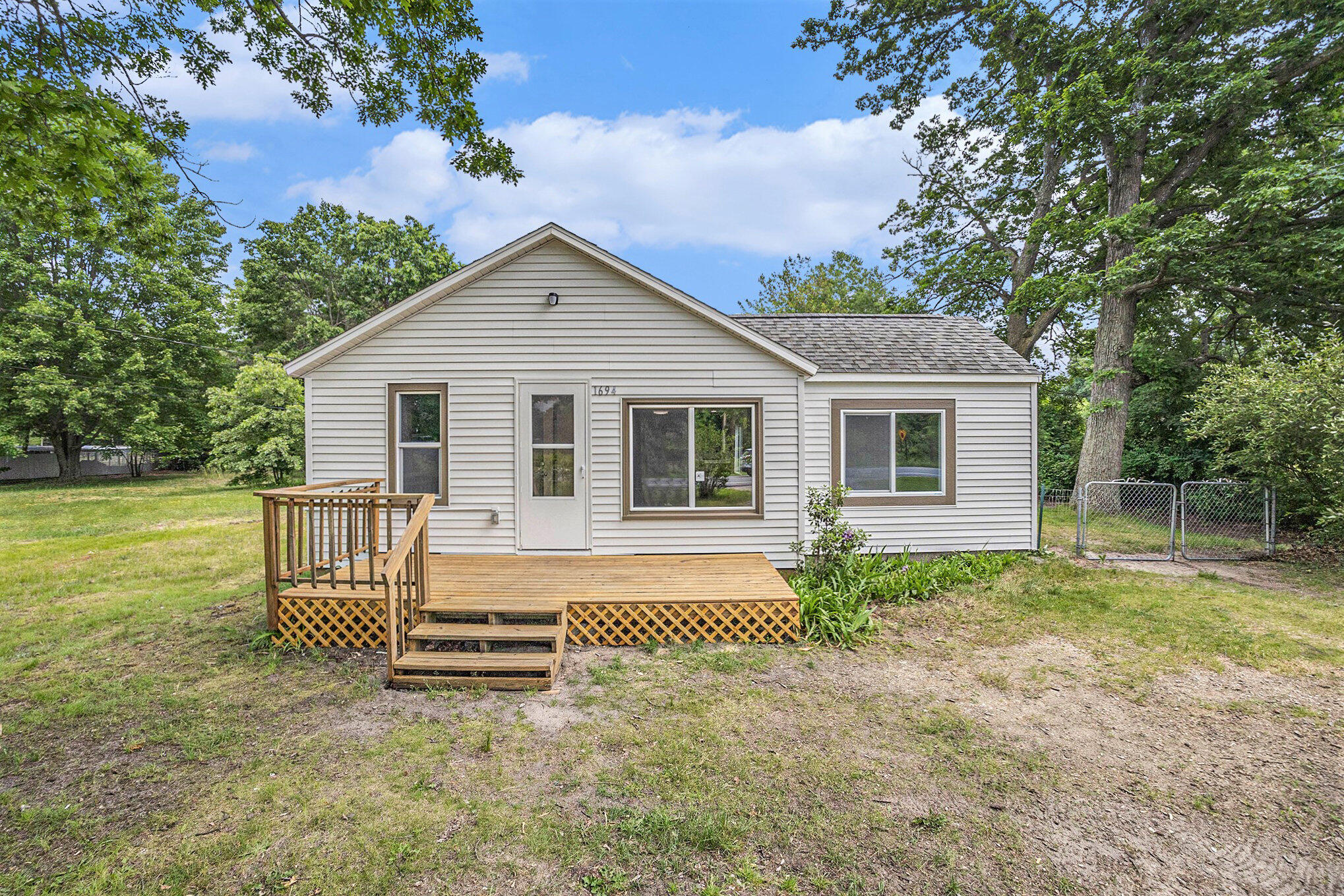 1694 South Mill Iron Road Muskegon, MI 49442 - Photo 5 of 29 005_img_3949-_259