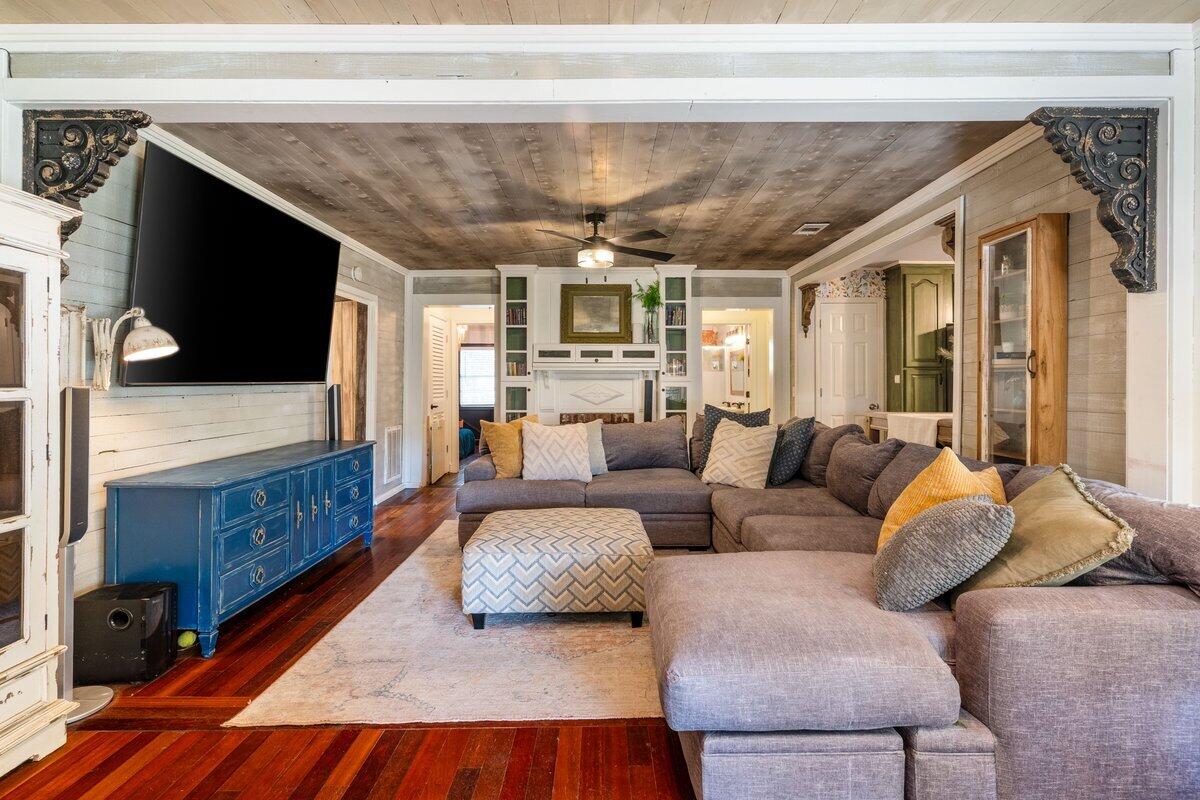 3562 Bob Tolbert Road Navarre, FL 32566 - Photo 10 of 55 a living room with furniture and a flat screen tv