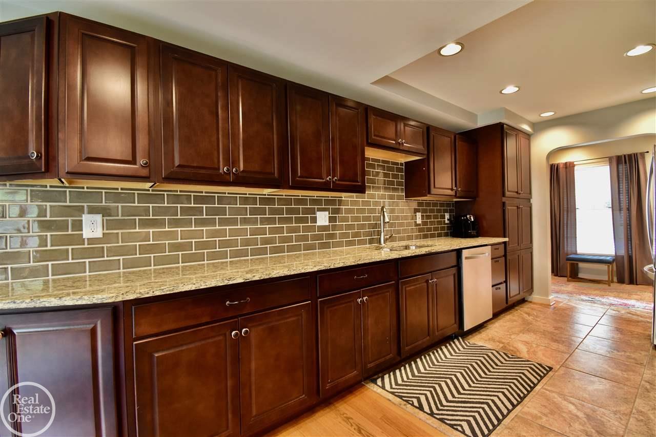 1280 North Oxford Road Grosse Pointe, MI 48236 - Photo 10 of 27 50008286-9.JPG