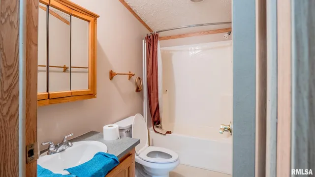 $256,000 | 8411 Brimberry Road, Alma, IL 62807