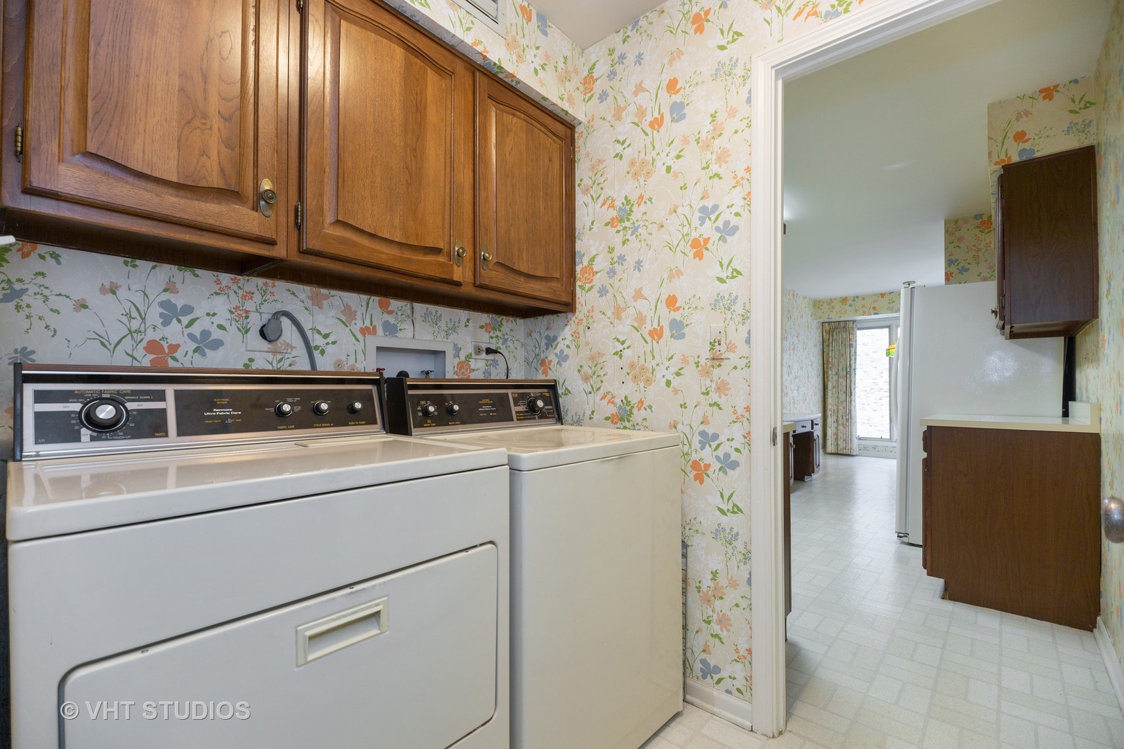 1800 Mission Hills Road, Unit 210 Northbrook, IL 60062 - Photo 11 of 16 a view of a kitchen with microwave and cabinets