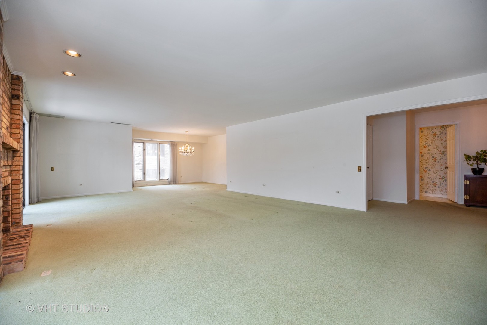 1800 Mission Hills Road, Unit 210 Northbrook, IL 60062 - Photo 6 of 16 a view of an empty room with a window