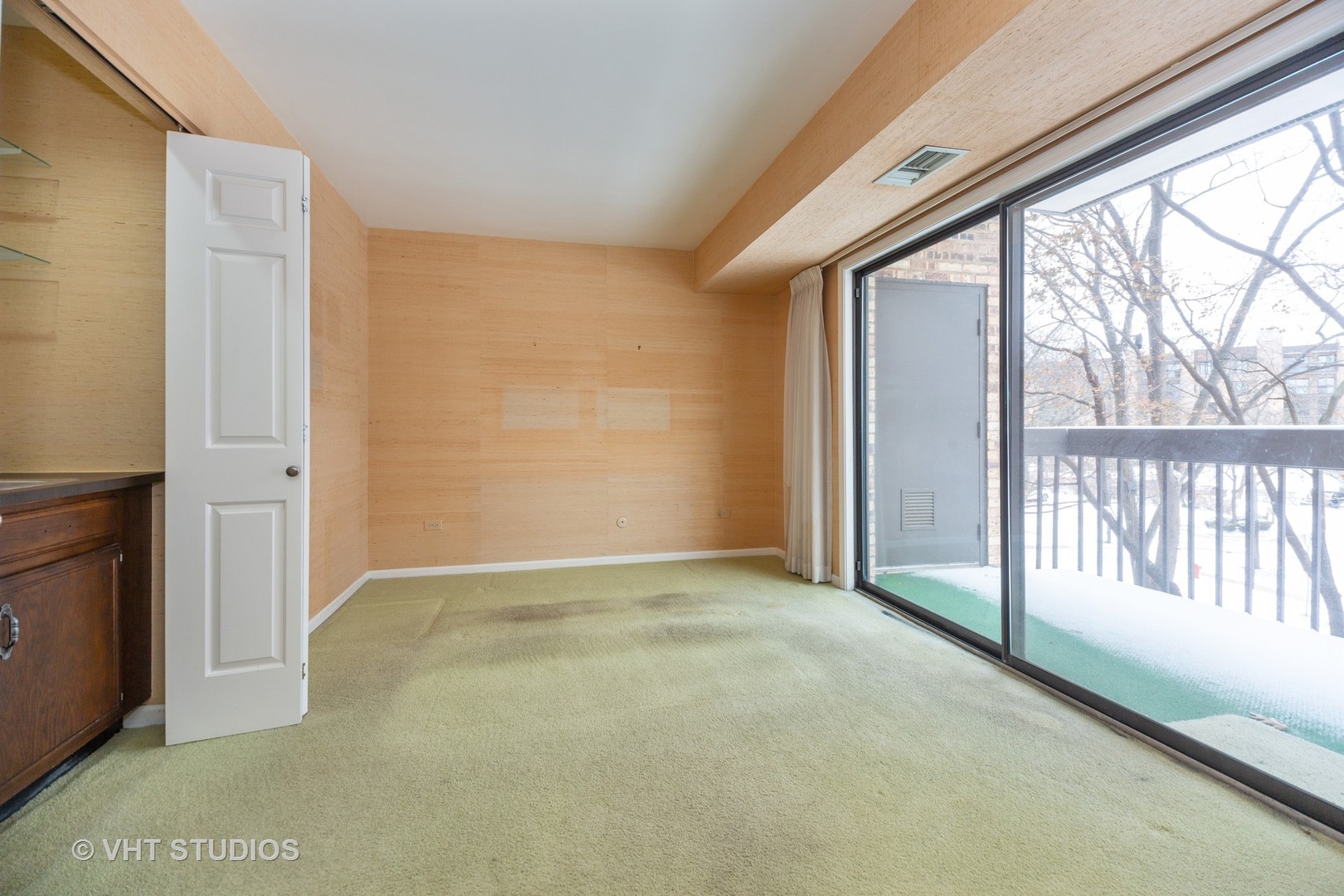 1800 Mission Hills Road, Unit 210 Northbrook, IL 60062 - Photo 7 of 16 a view of an empty room with a window