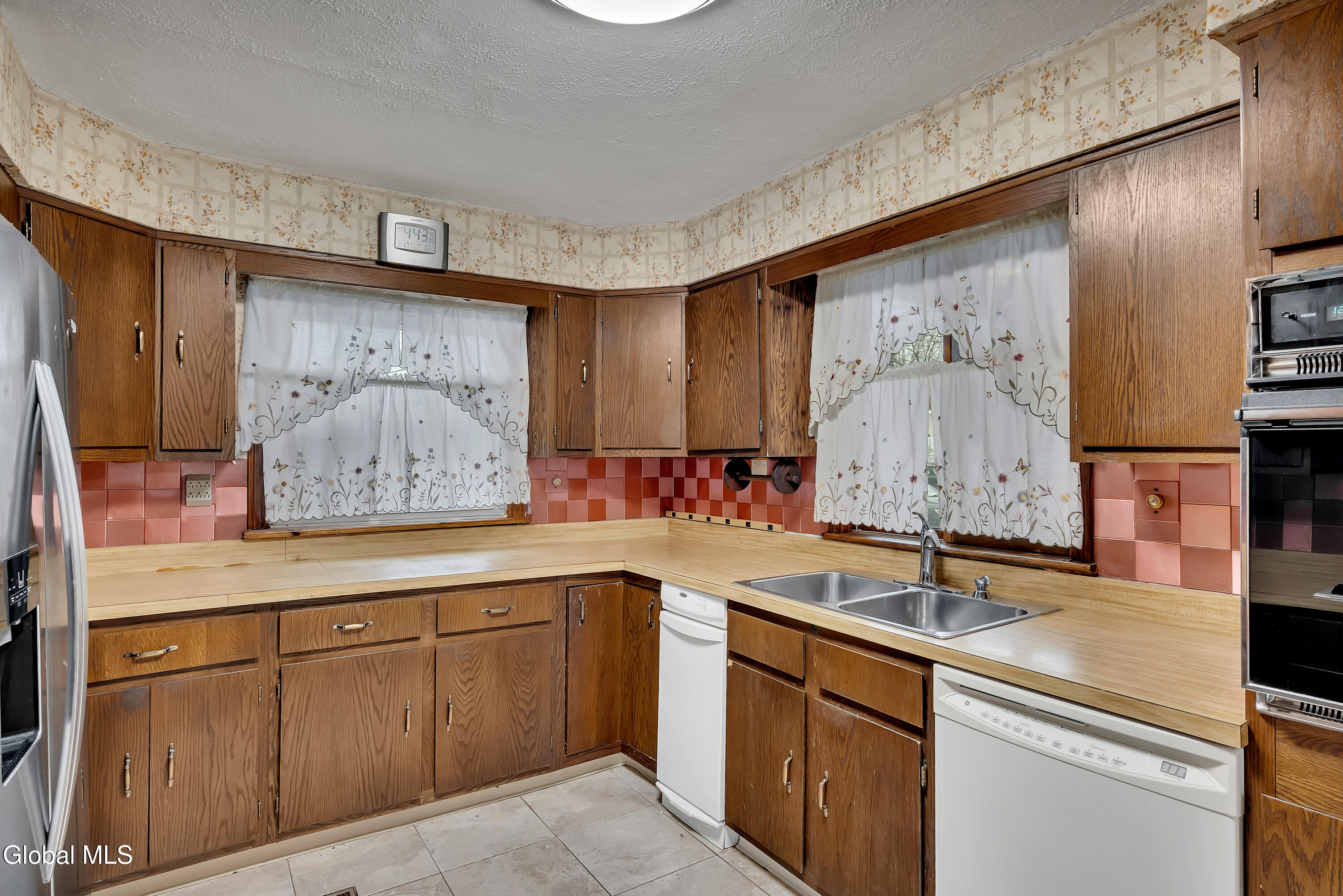 31 St George Place Colonie, NY 12304 - Photo 7 of 33 11-P1710964