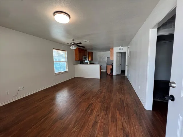 $1,600 | 914 Irma Street, Fort Worth, TX 76104