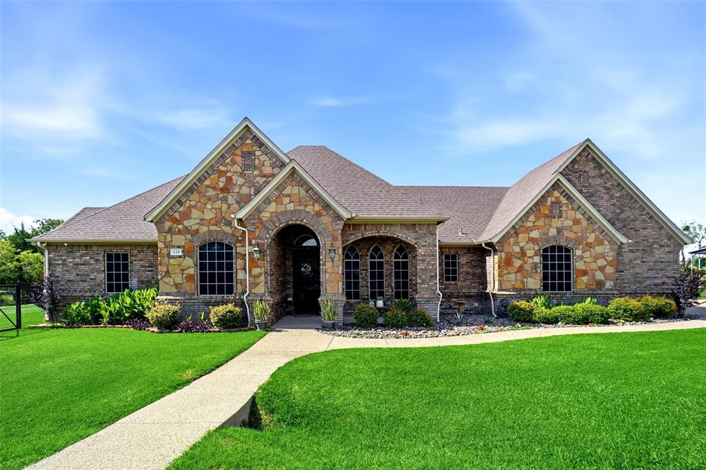 124 Carnes Court Springtown, TX 76082 - Photo 4 of 40 Lovely Landscaping