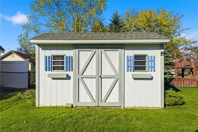 $350,000 | 28 Baywood Drive, Cheektowaga, NY 14227