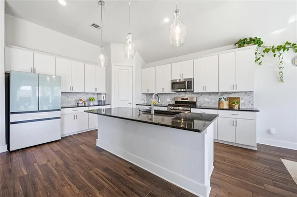 $550,000 | 130 Laverna Lane, Hickory Creek, TX 75065