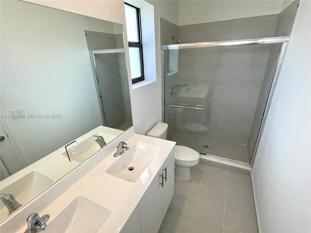 an entryway in a room with a window