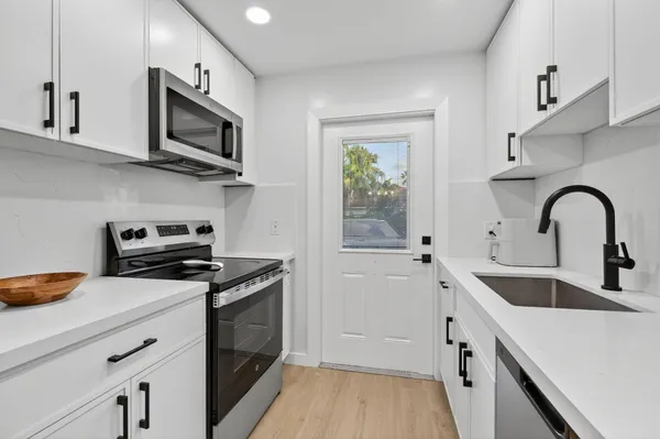 $2,500,000 | 800 Tropic Boulevard, Delray Beach, FL 33483