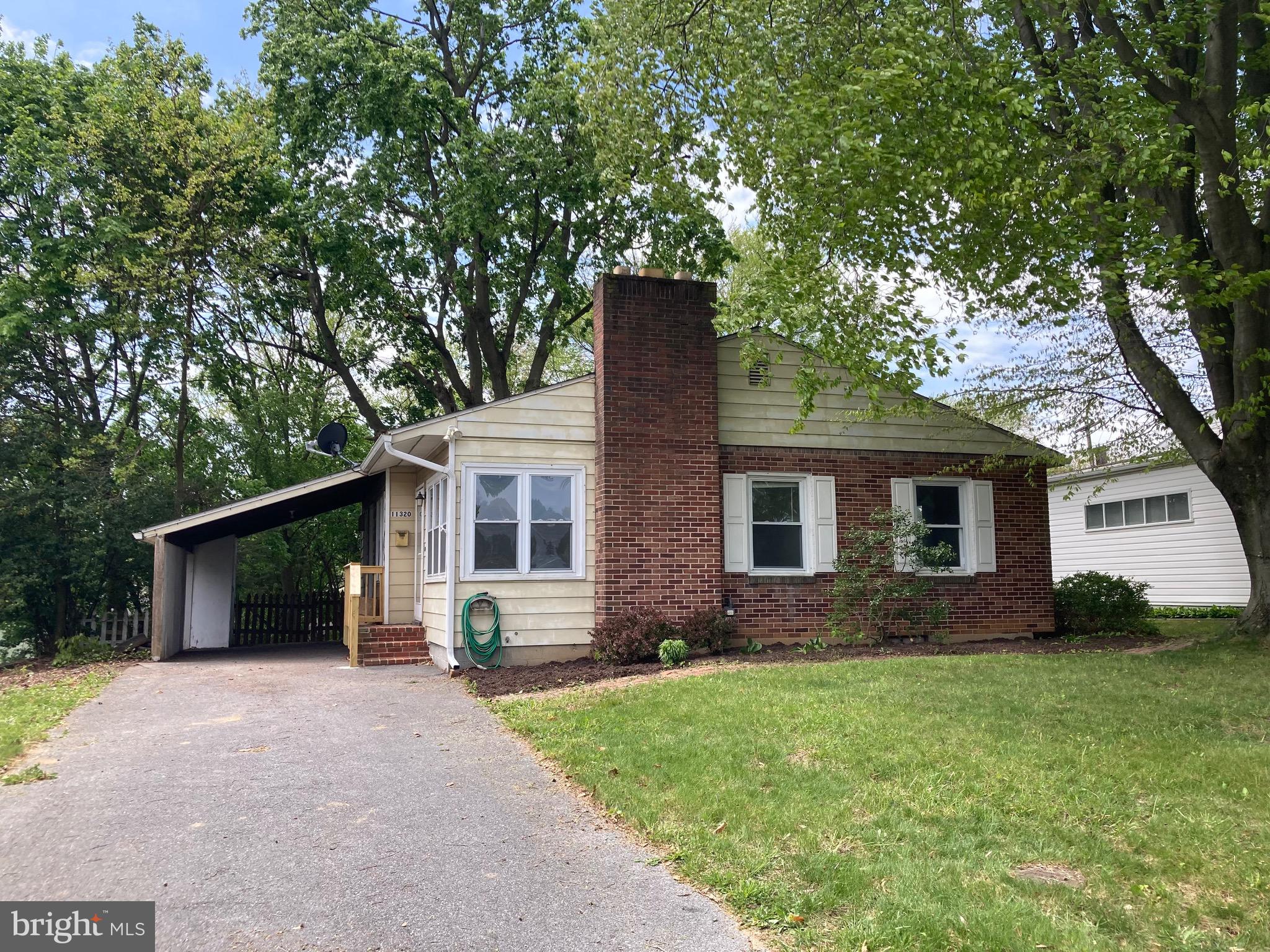 11320 Greenberry Road Hagerstown, MD 21740 - Photo 1 of 16 a front view of house with yard and green space